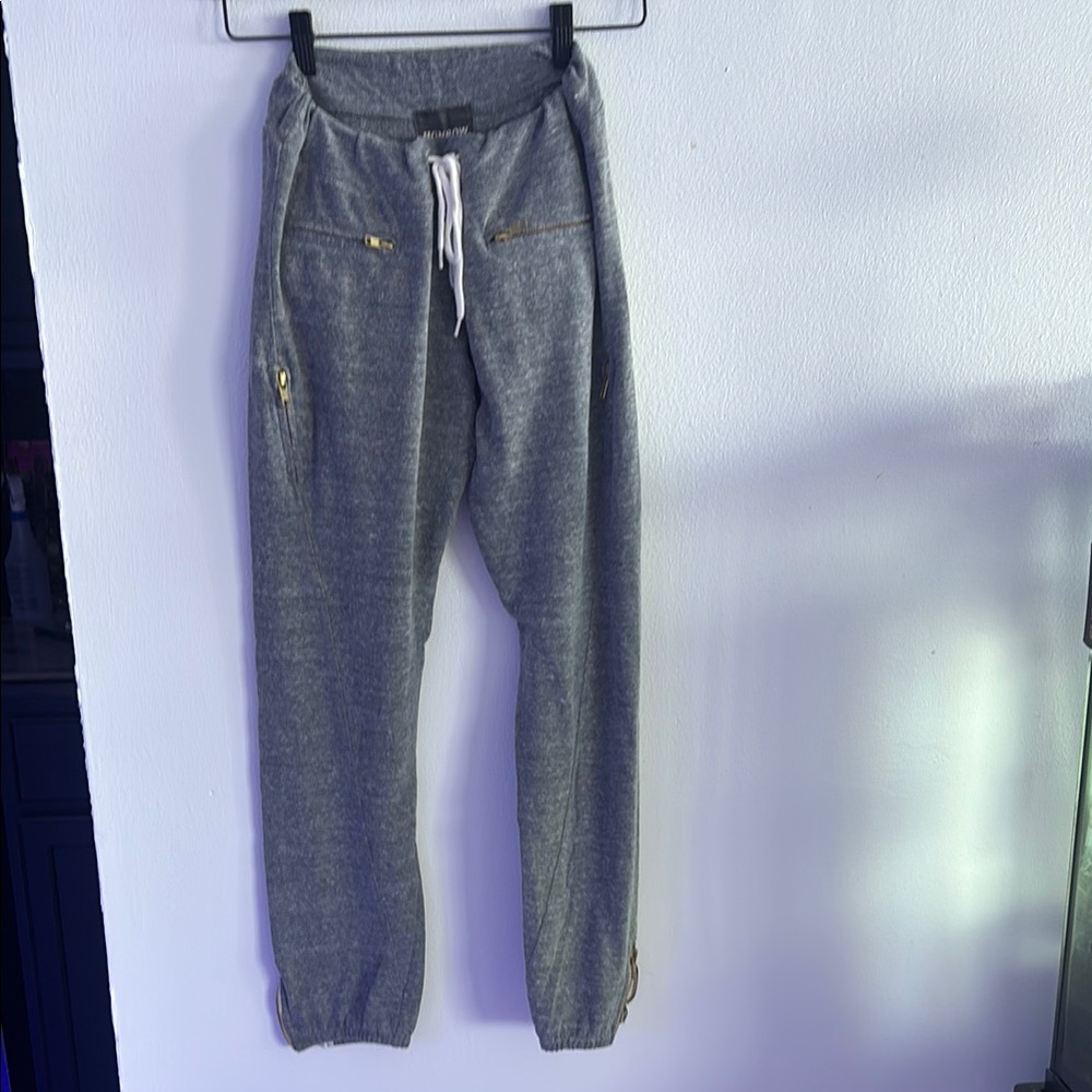 Monrow Heather Gray Joggers with White Drawstring